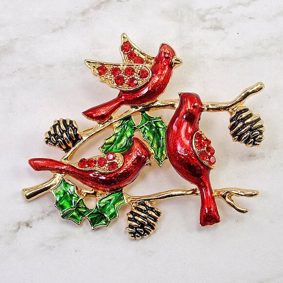 Red cardinal pin brooch with 3 cardinals on tree branches, with red crystals - Picture 1 of 5